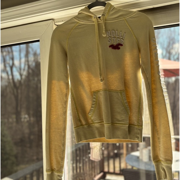 Light yellow, women’s small hollister hoodie in good condition - Picture 1 of 2
